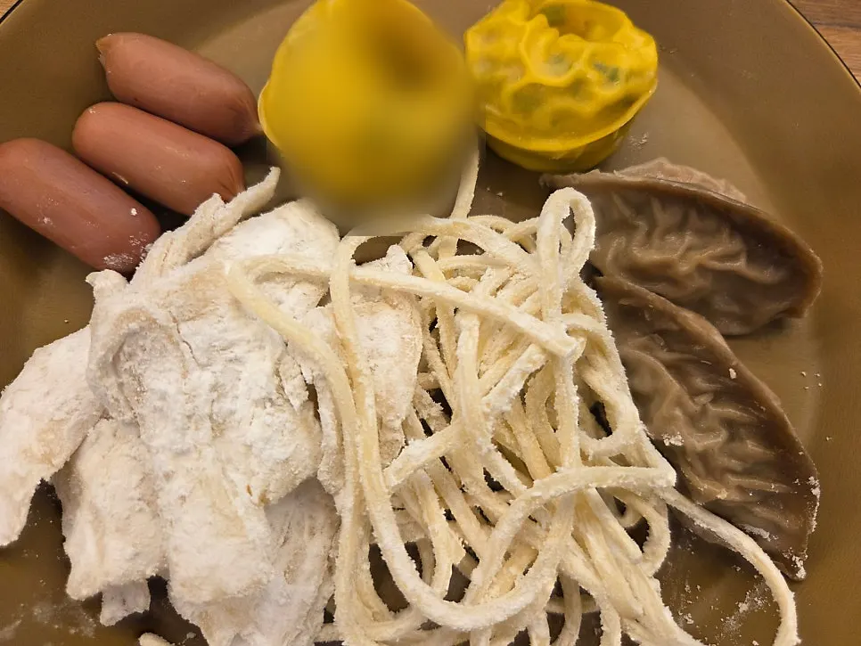 익은 편백찜과 월남쌈 재료