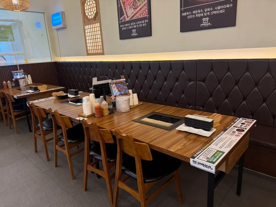 셀프바 음식을 곁들인 편백회관 동탄점 한 끼