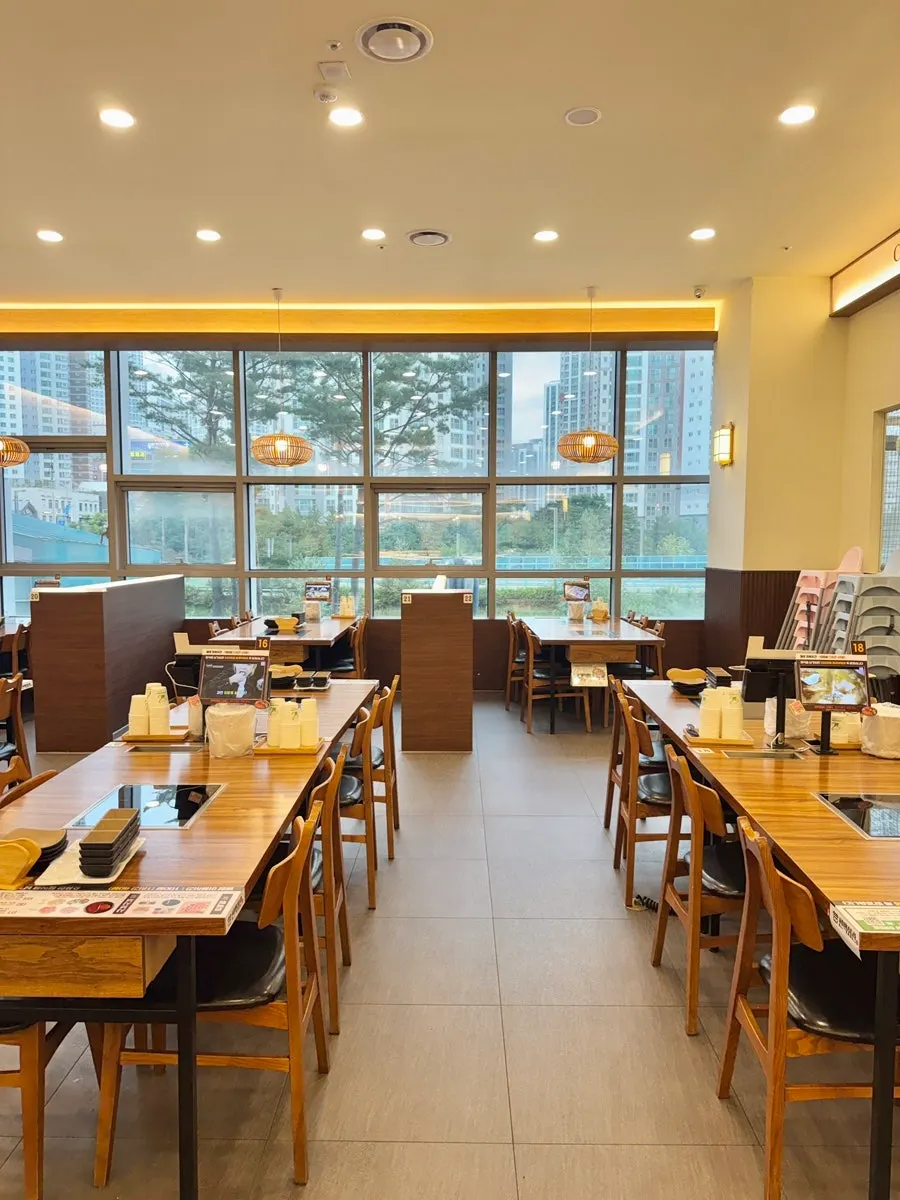 Visiting Pyeonbaek Hoegwan Dongtan Branch on the 2nd floor of Grand Vía Star