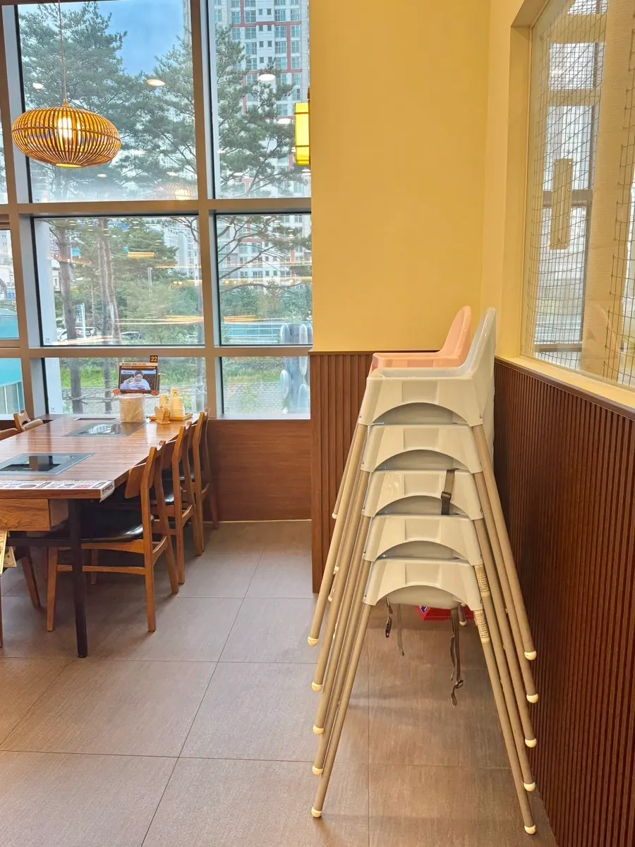 Restaurant seating with a baby chair set up