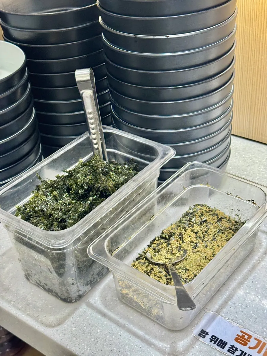 Noodles added to the shabu-shabu broth