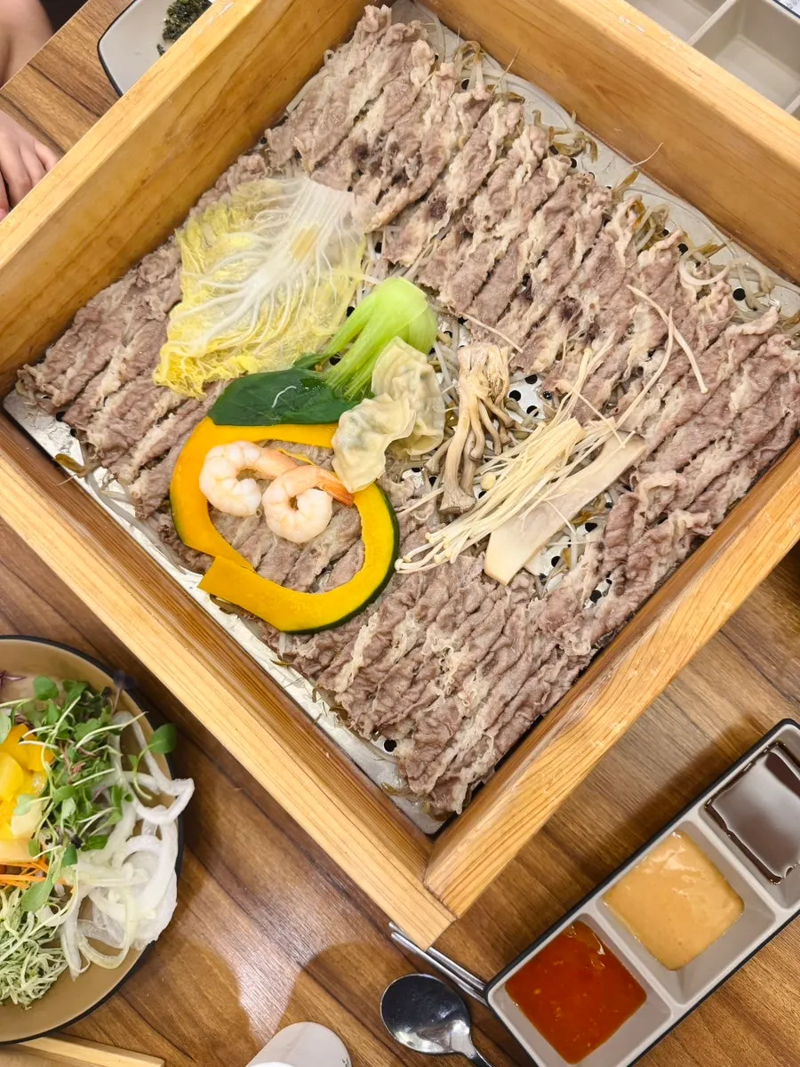 Wrapping up the family meal at Pyeonbaek Hoegwan Dongtan Branch