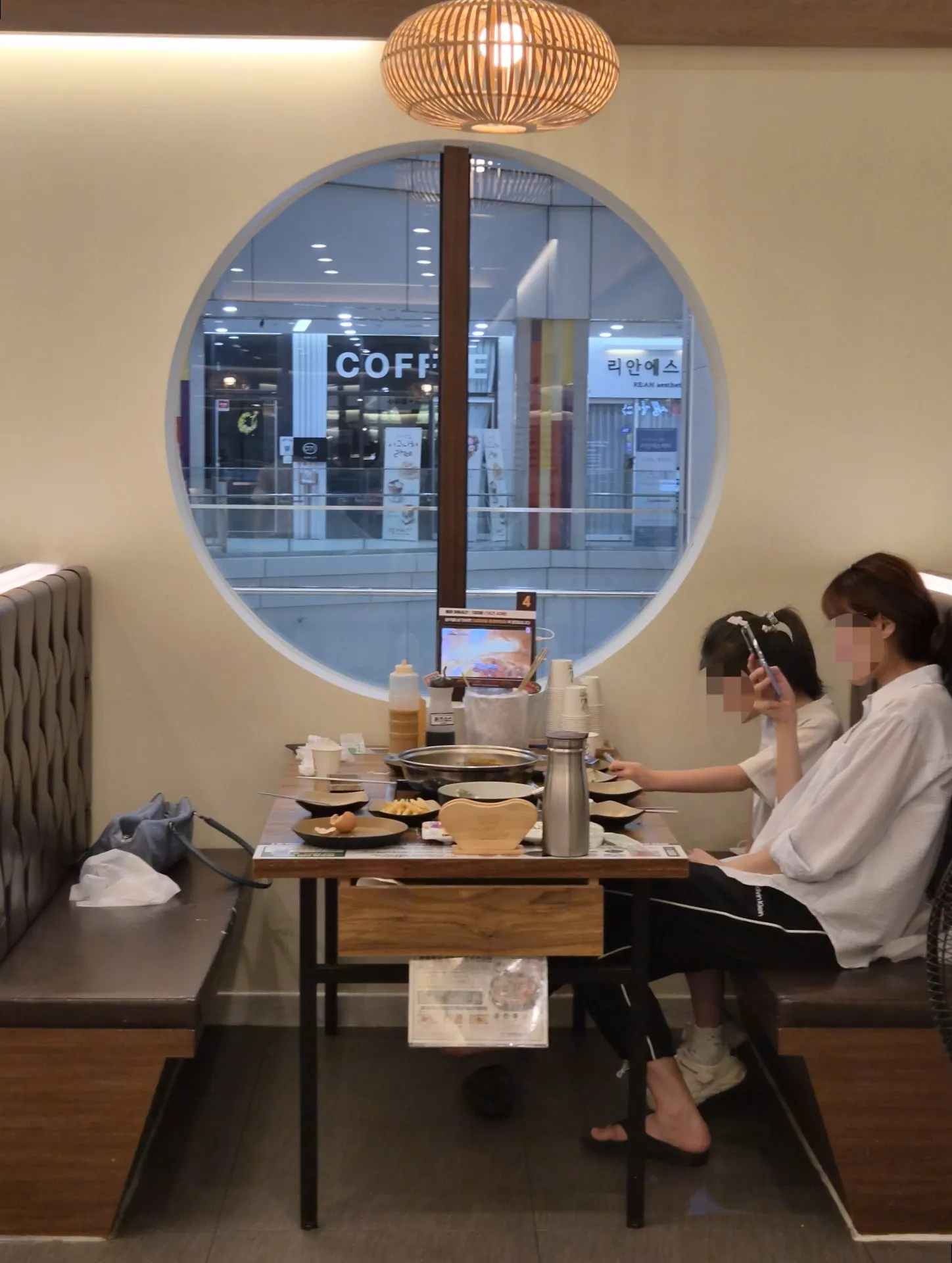 편백회관 동탄점 넓은 테이블 좌석