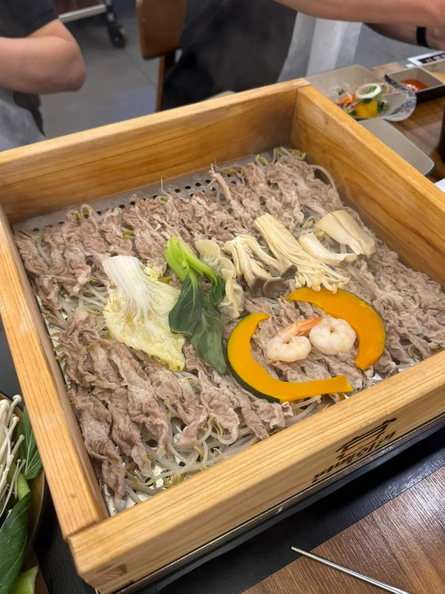 인덕션 위에 올려진 편백찜통