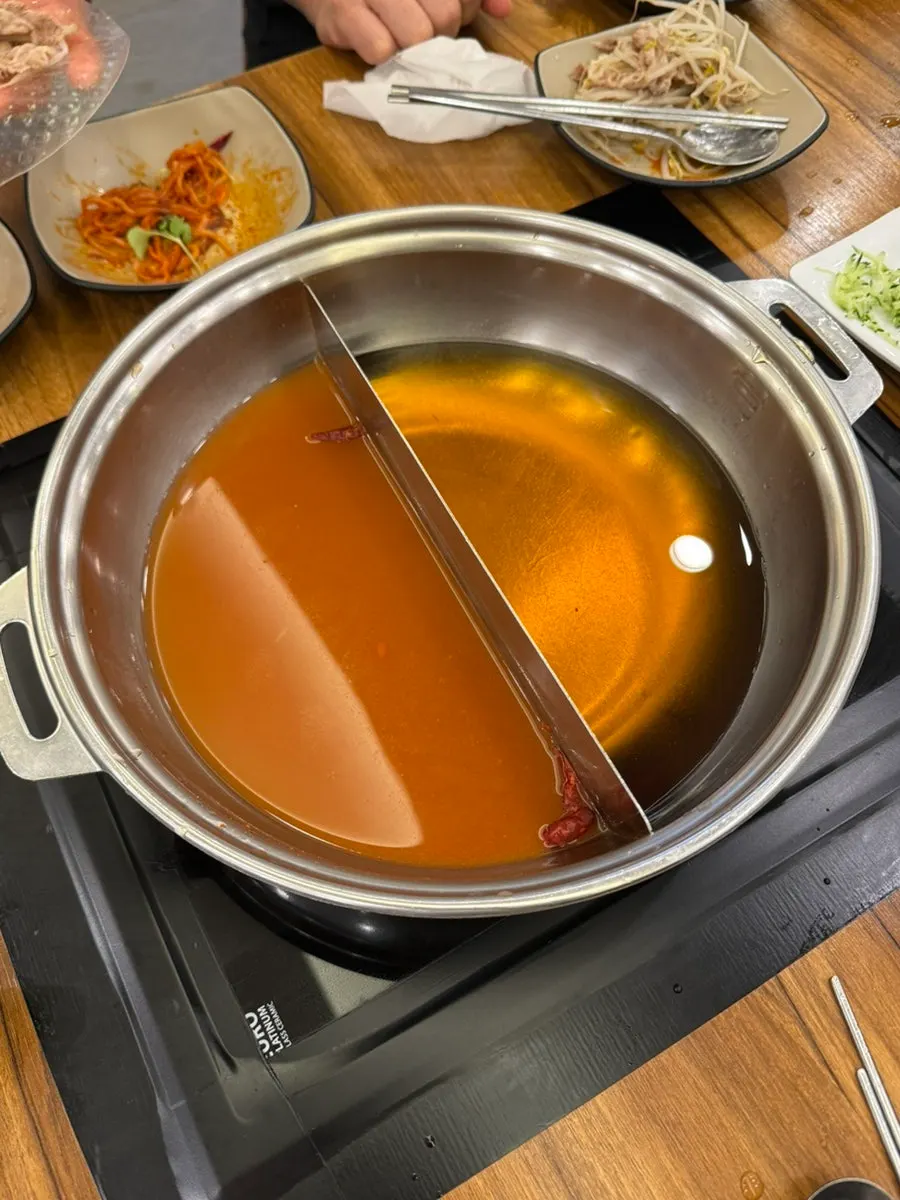 채소와 고기를 넣고 돌돌 만 월남쌈