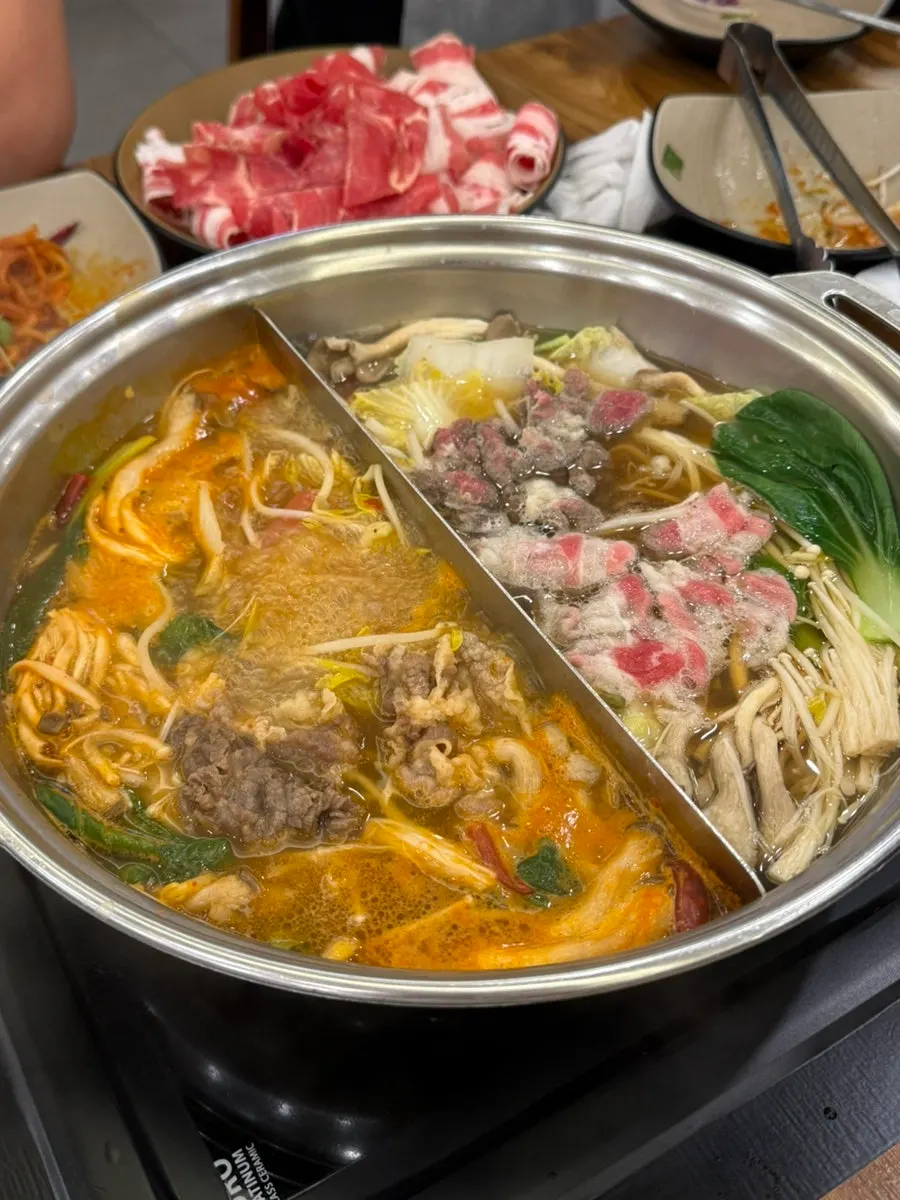 가쓰오와 매운버섯 반반 샤브샤브 육수 냄비