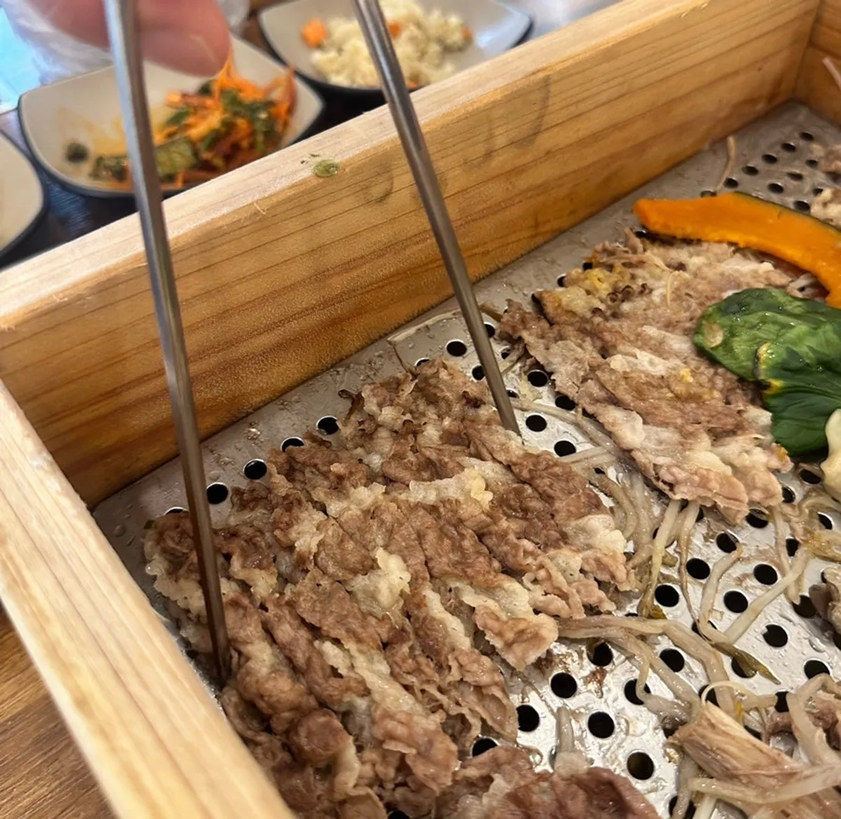 A full plate of hinoki steam at Pyeonbaek Hoegwan Dongtan Branch