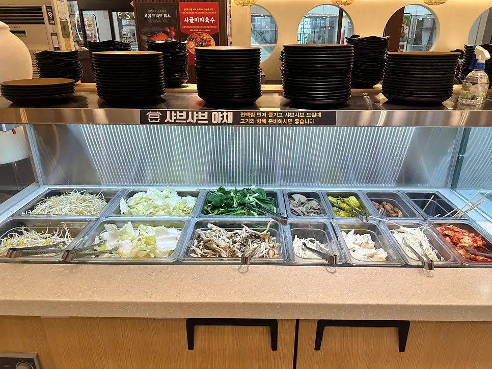 Salad bar corner at Pyeonbaek Hoegwan Dongtan Branch