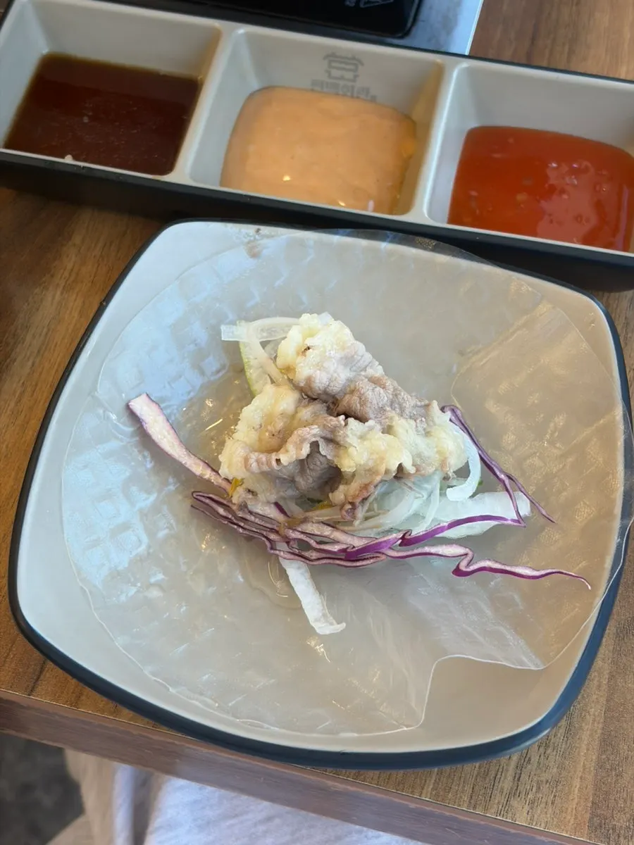 Opened pyeonbaekjjim showing mushrooms and shrimp inside