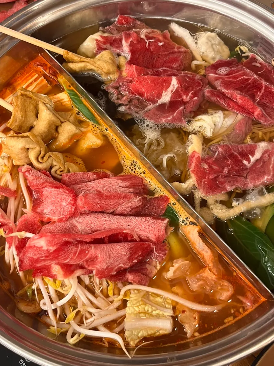 Split pot with katsuo and spicy mushroom broths