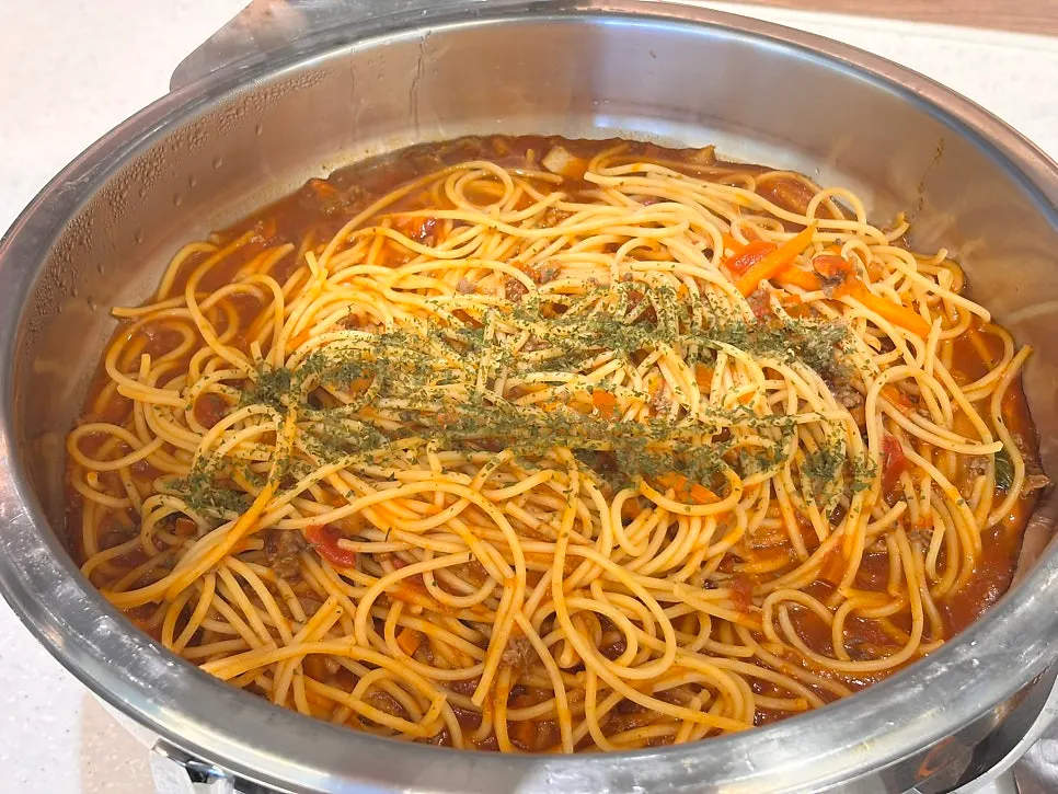 월남쌈용 야채가 놓인 샐러드바