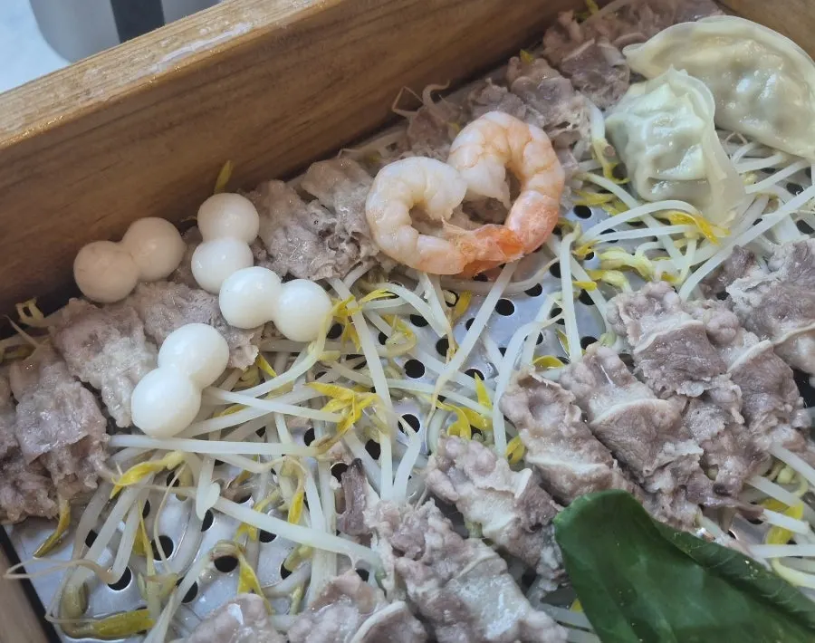 Cypress-steamed pork packed with meat and bean sprouts