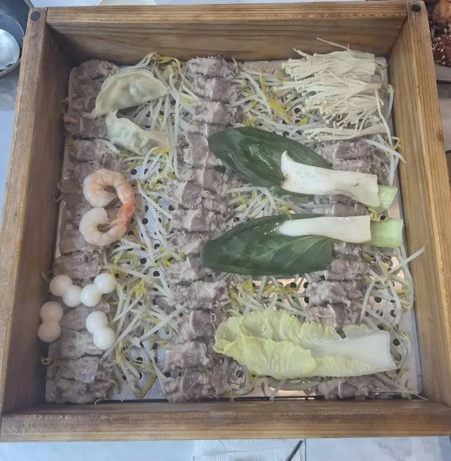 Table setting at the end of the meal at Pyeonbaek Hoegwan Siheung Janggok Branch