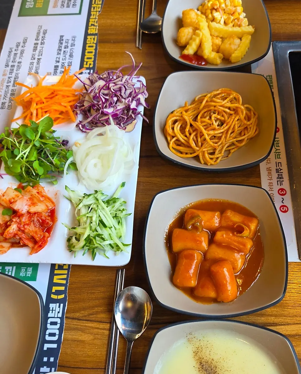 Tteokbokki, soup and other salad bar buffet items