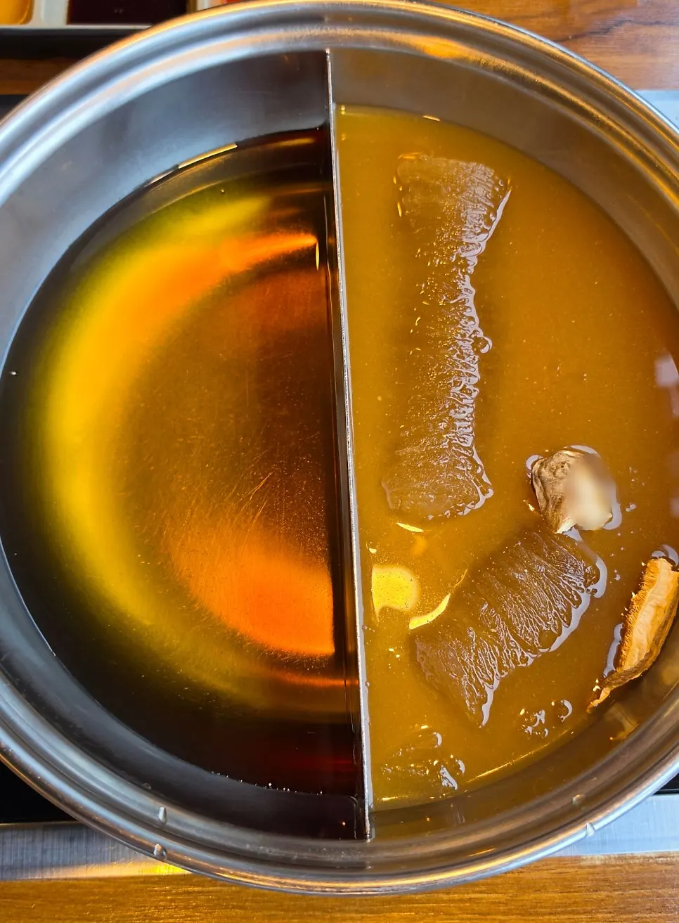 Split pot with katsuo and doenjang chicken broths
