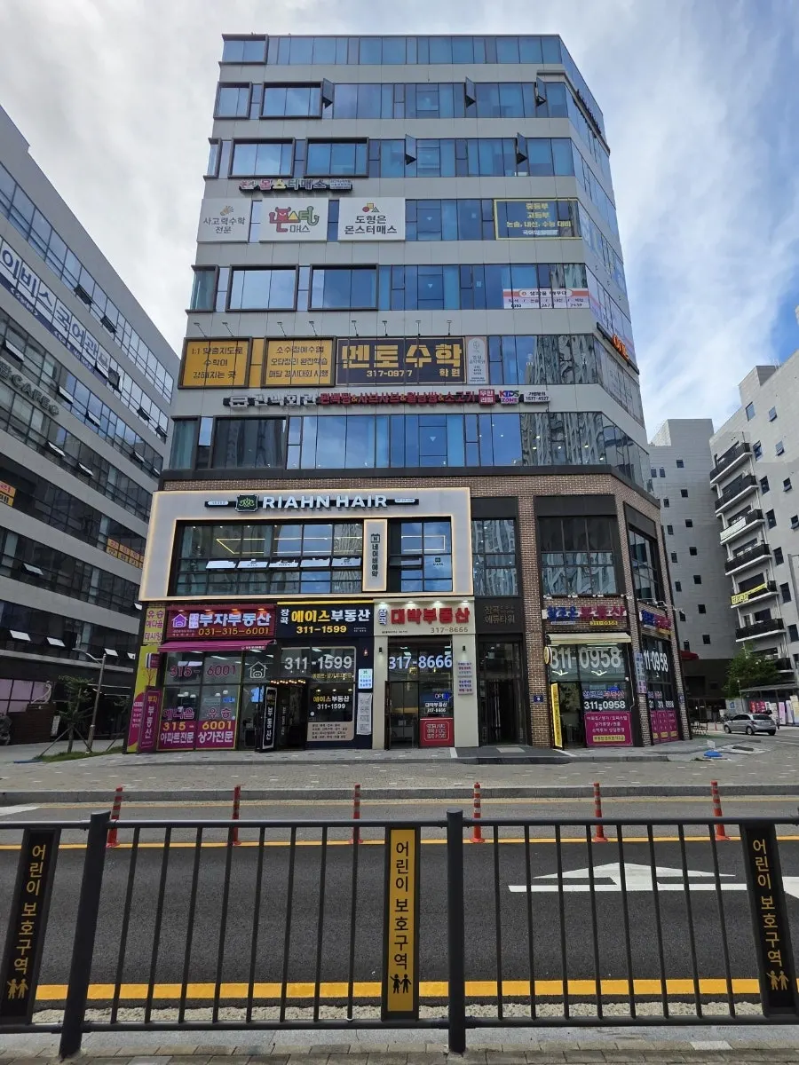 Pyeonbaek Hoegwan sign on the 3rd floor of Janggok Edu Tower