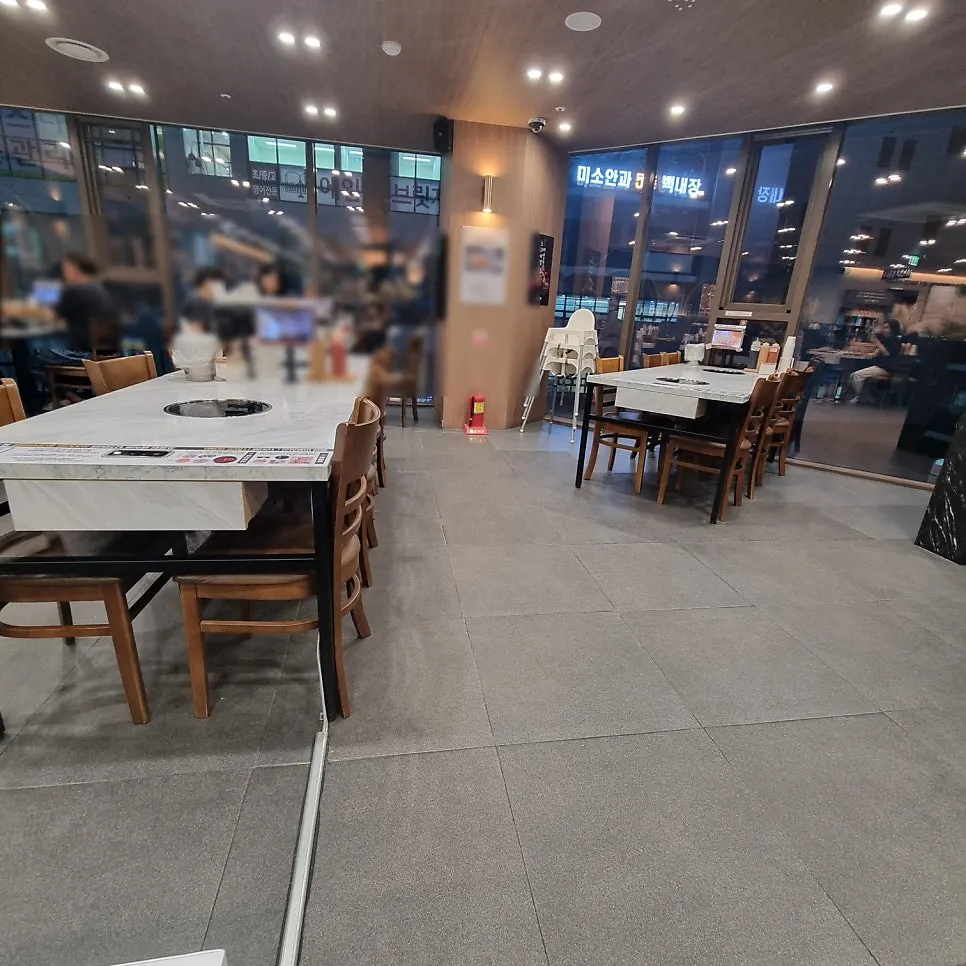 편백회관 시흥장곡점 깔끔한 홀 내부