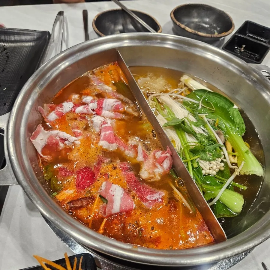 가쓰오와 매운맛 반반 샤브샤브 육수 냄비