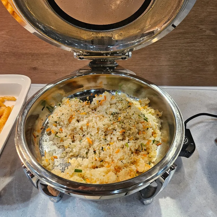 샐러드바 채소와 곁들임 코너