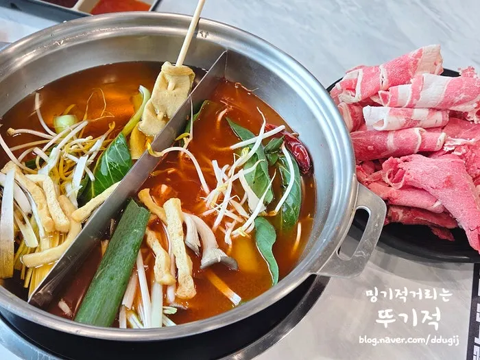편백찜과 함께 나온 소스 세 종류