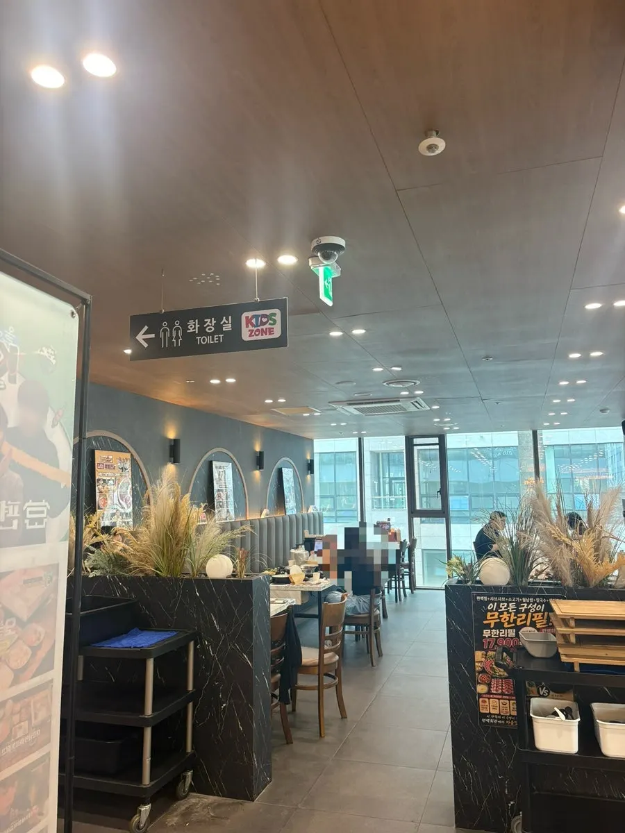 새로 단장한 편백회관 좌석 공간
