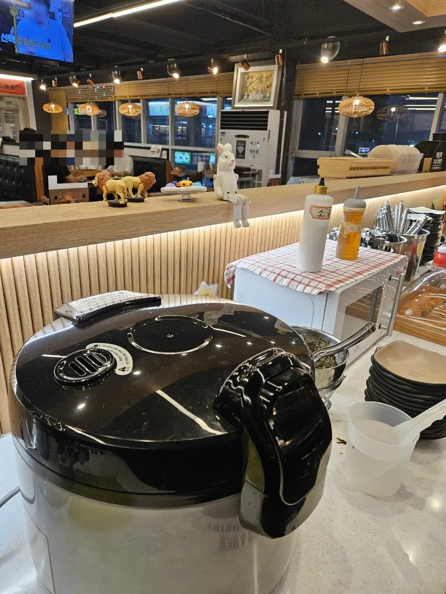 뚜껑을 덮어둔 편백찜 찜기