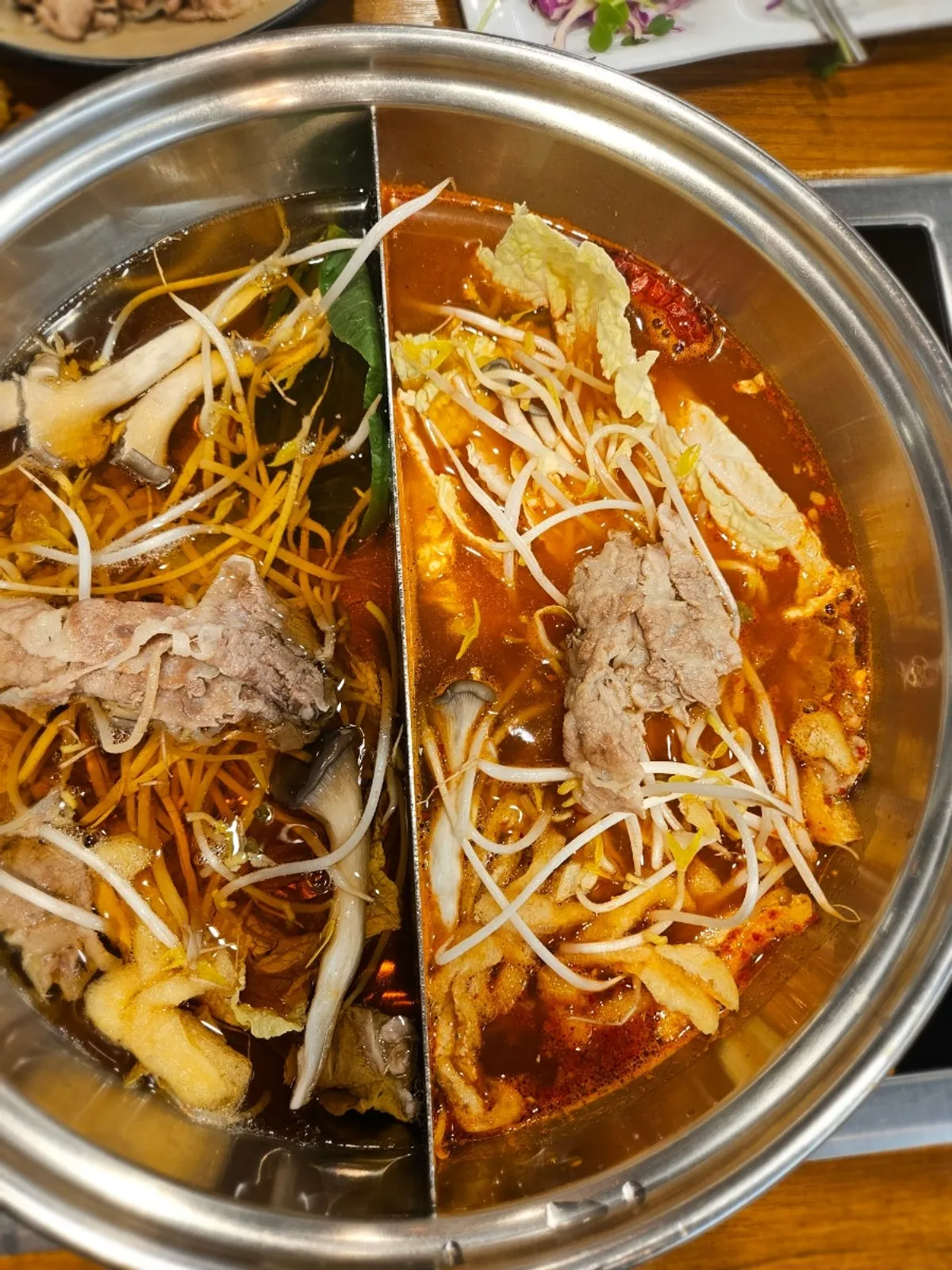 하늘도시 샤브샤브 육수 냄비 세팅