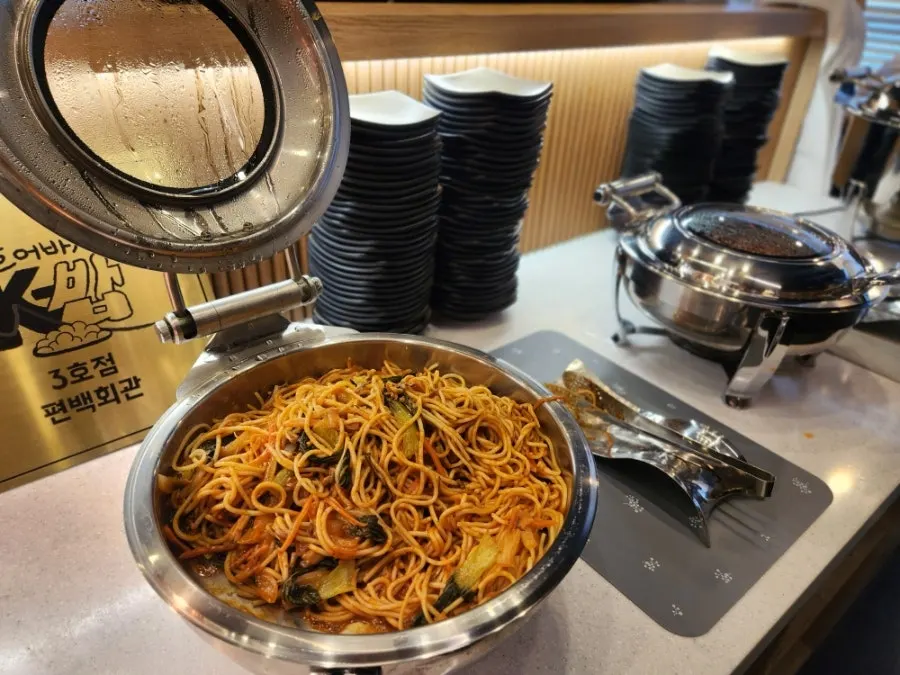 Salad bar corner at Pyeonbaek Hoegwan Main Branch