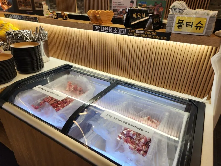 Self-serve porridge corner and warm side dishes