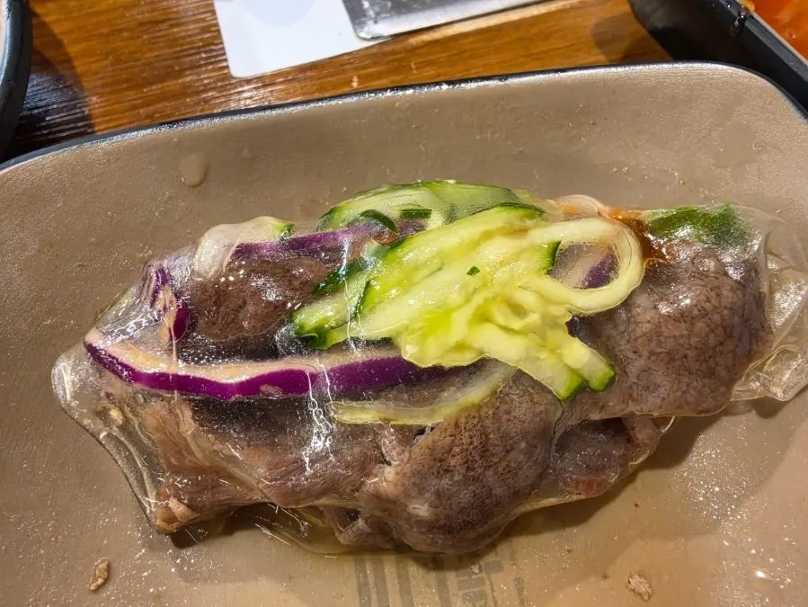 Rice-paper roll made with meat and vegetables
