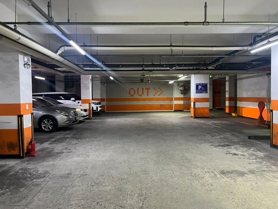 Business hours and parking information at Pyeonbaek Hoegwan Main Branch
