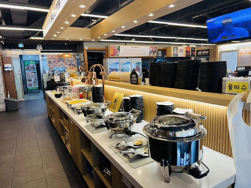Cypress steam and all-you-can-eat shabu-shabu spread at Pyeonbaek Hoegwan Main Branch