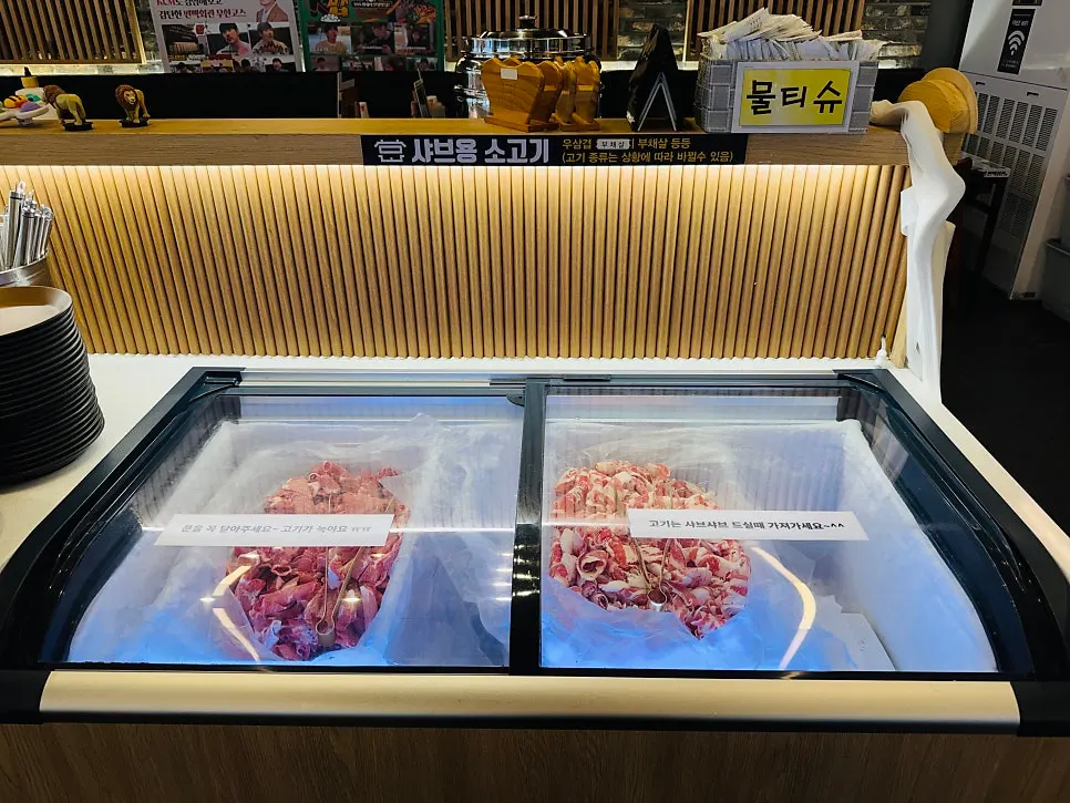 Weekday lunch course spread at Pyeonbaek Hoegwan Main Branch