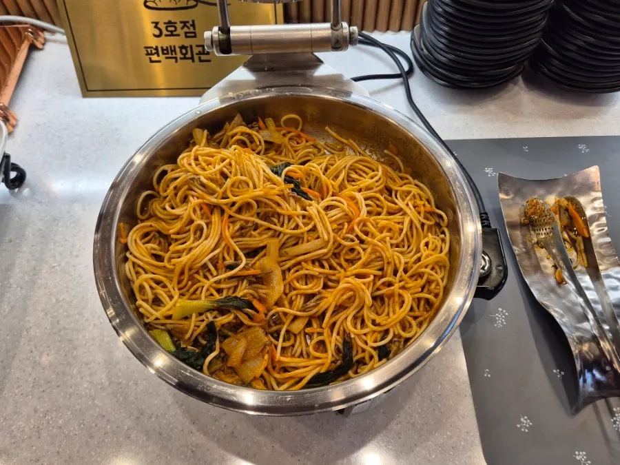Tteokbokki and spaghetti corner at the self-bar