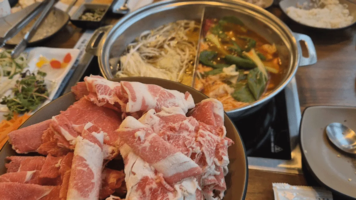 Guide image for the all-you-can-eat cypress steam course at Pyeonbaek Hoegwan Main Branch