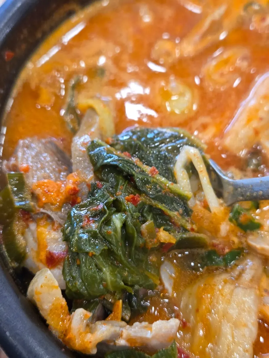 김치와 콩나물이 들어간 얼큰순대국