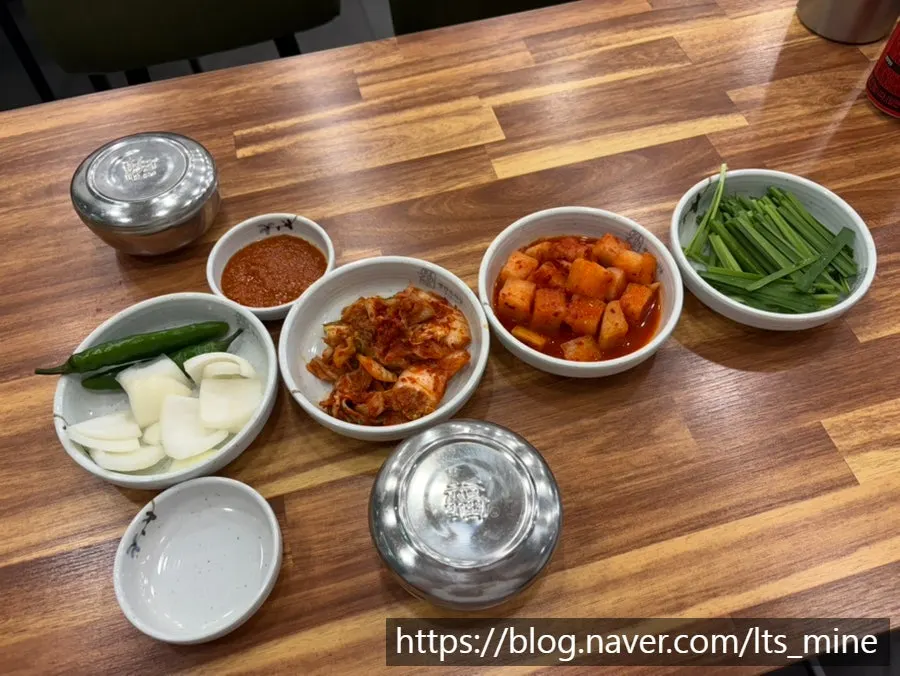 Basic side dishes: peppers, onion, kimchi, kkakdugi, chives, ssamjang