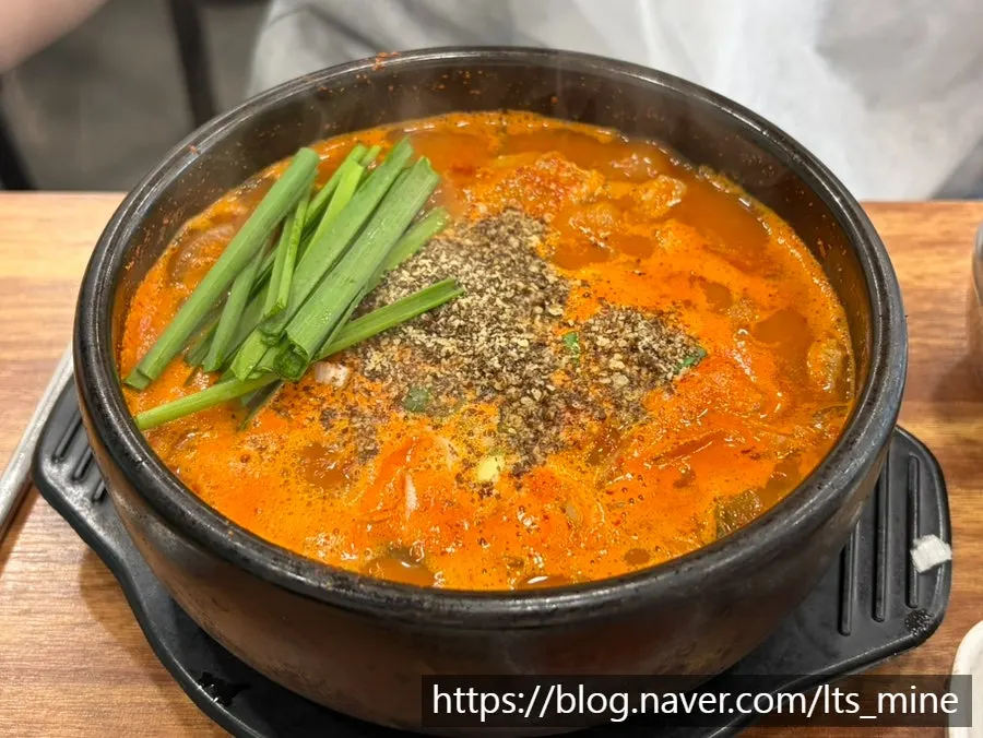 Spicy sundae-guk with red broth