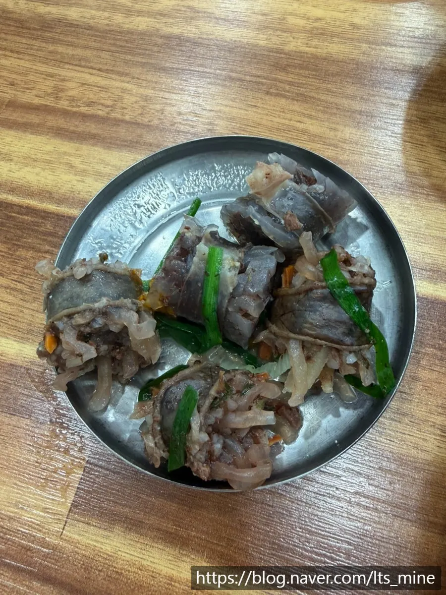 Hot sundae pulled out of the gukbap