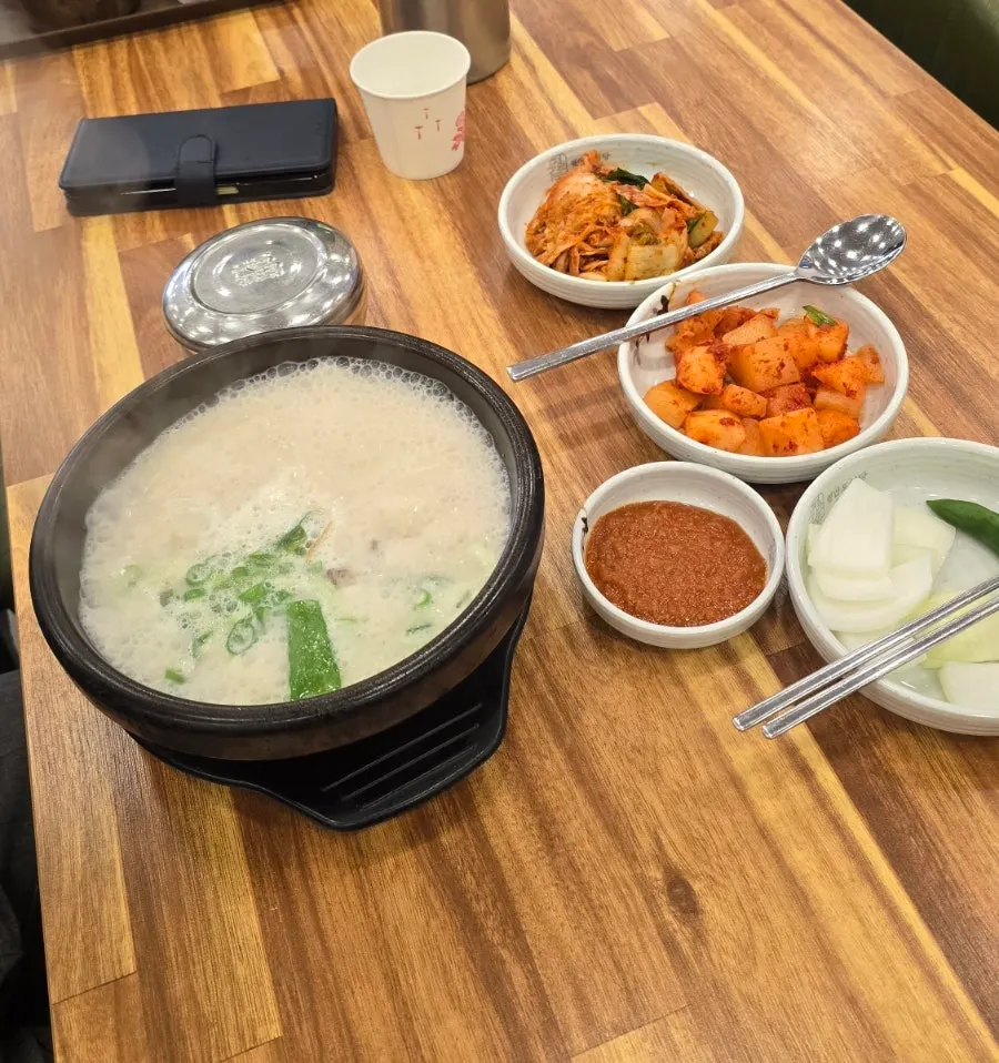 뜨끈한 국물 한 그릇 클로즈업