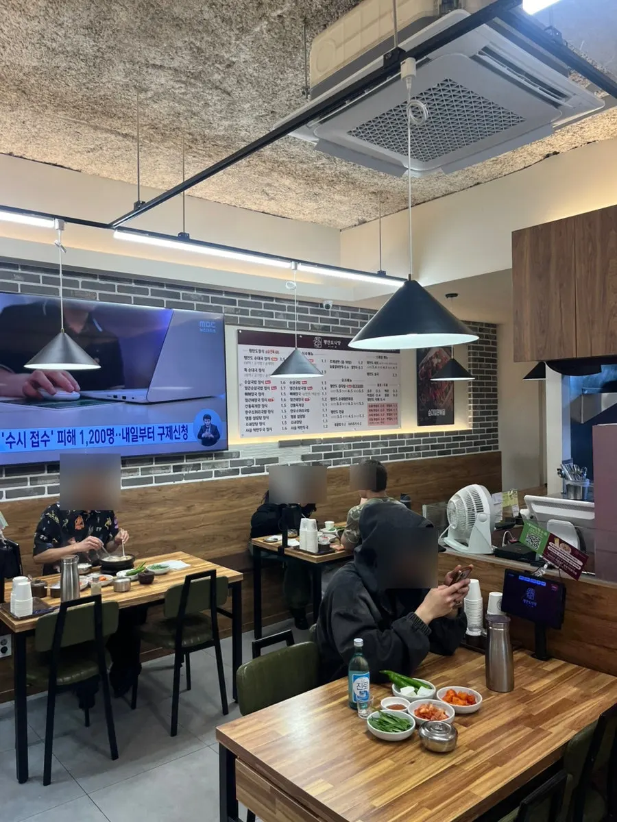 Spacious, clean interior of Pyeongando Sikdang Sinchon Branch