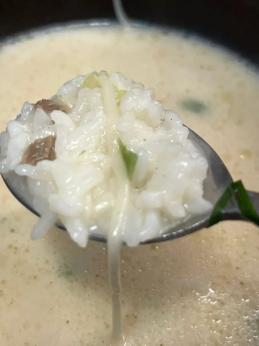 A bowl of milky myeongpum seolleongtang