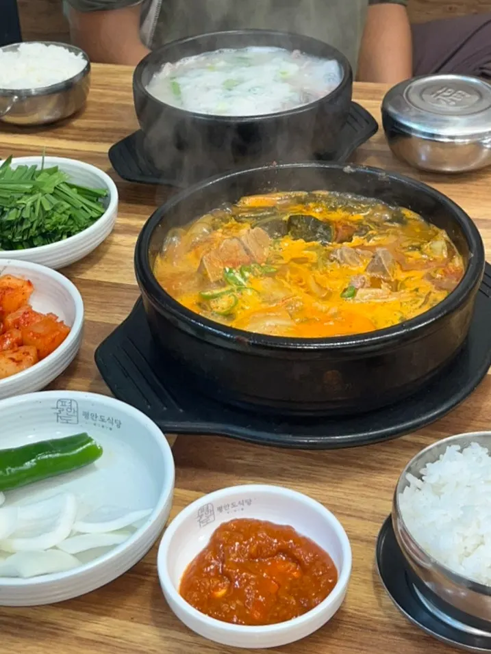 Table at Pyeongando Sikdang Sinchon Branch after the meal