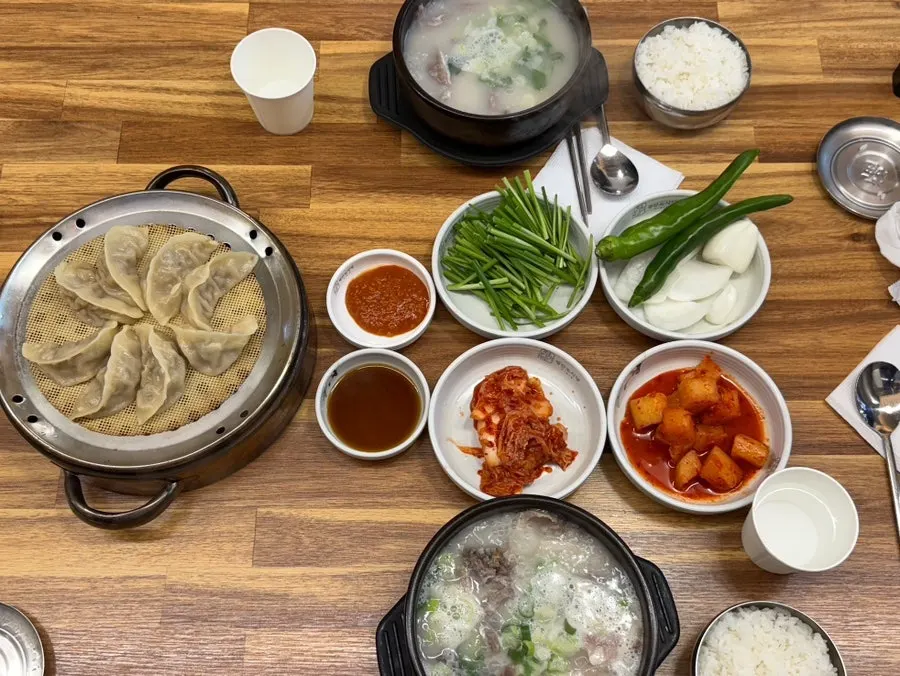 순대국과 고기만 국밥, 갈비만두 한 상