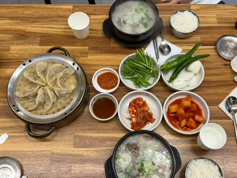 새우젓과 다진 양념으로 간을 맞춘 국밥