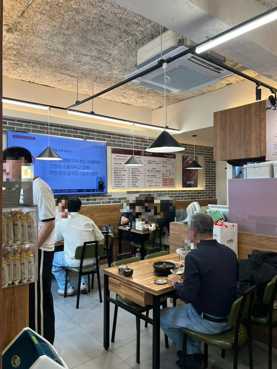 Interior seating at Pyeongando Sikdang Sinchon Branch