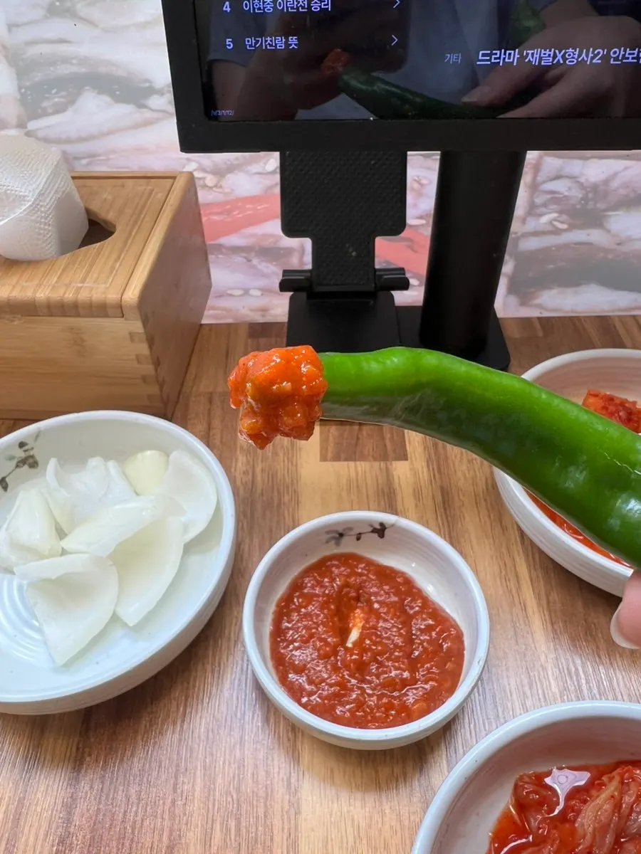 Spicy haejang-guk made even heartier with added chives