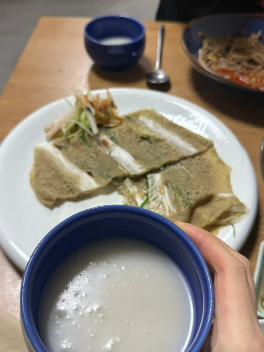 Buckwheat makgeolli alongside buckwheat dishes