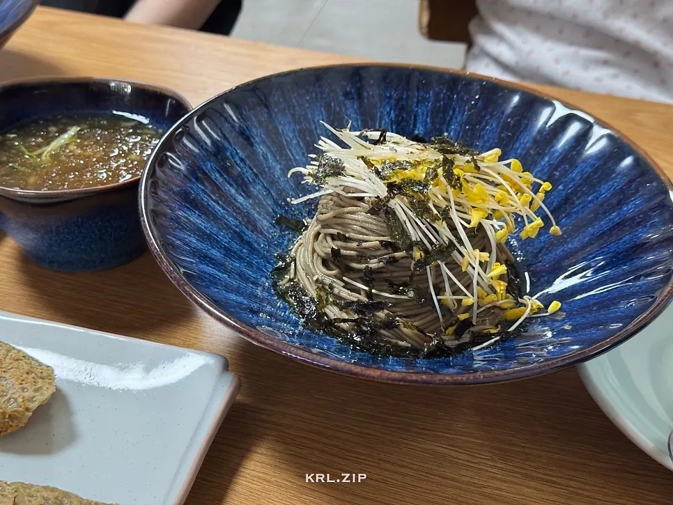 生拌牛肉分量十足的拌荞麦面