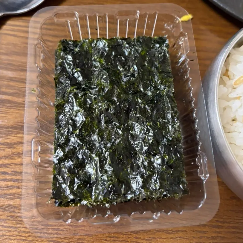 Rice served with seaweed soup and gim